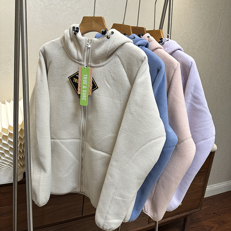 绒感没人不喜欢吧~！高克重保暖 连帽女外套