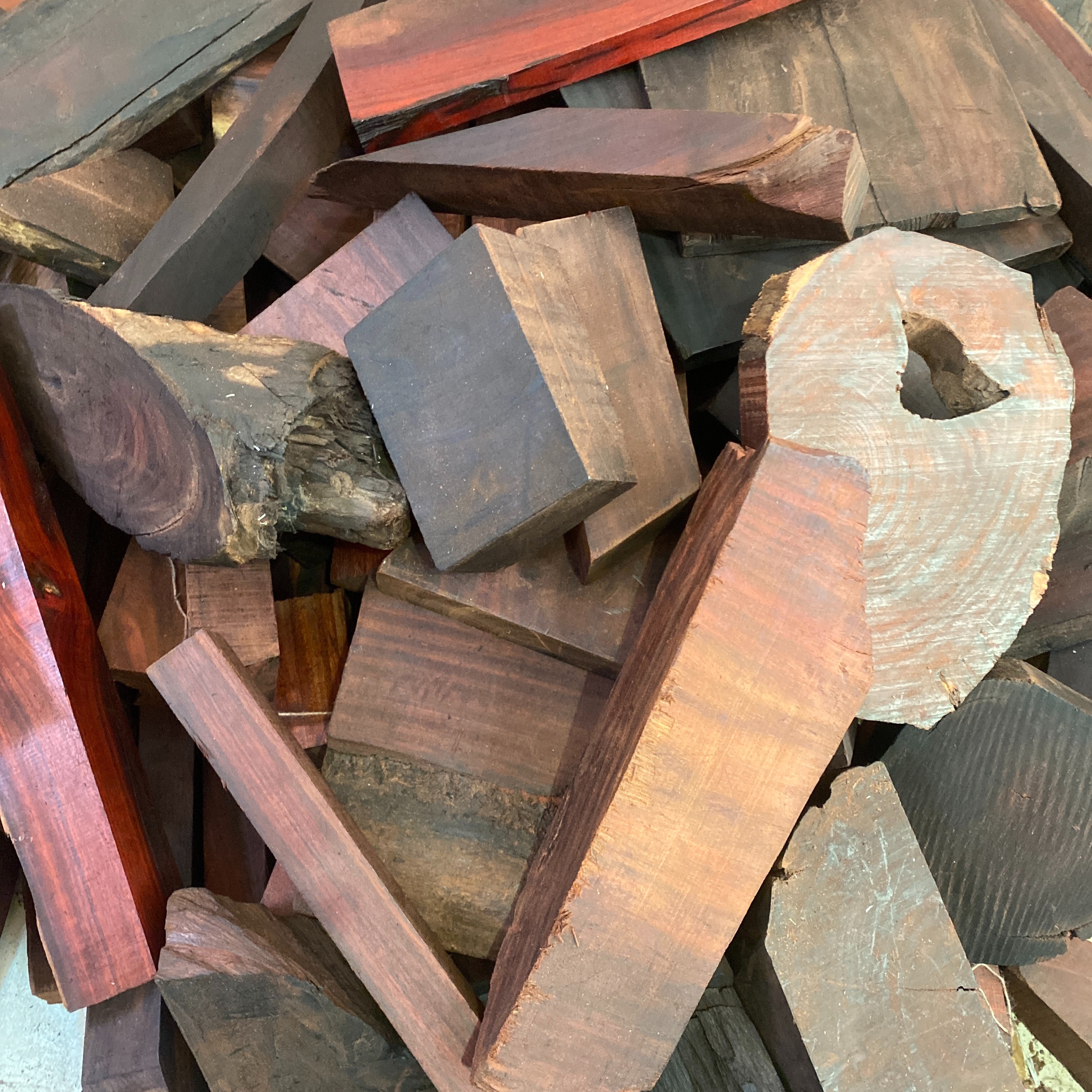 小叶紫檀家具边角料DIY手串工艺品手把件笔筒原料