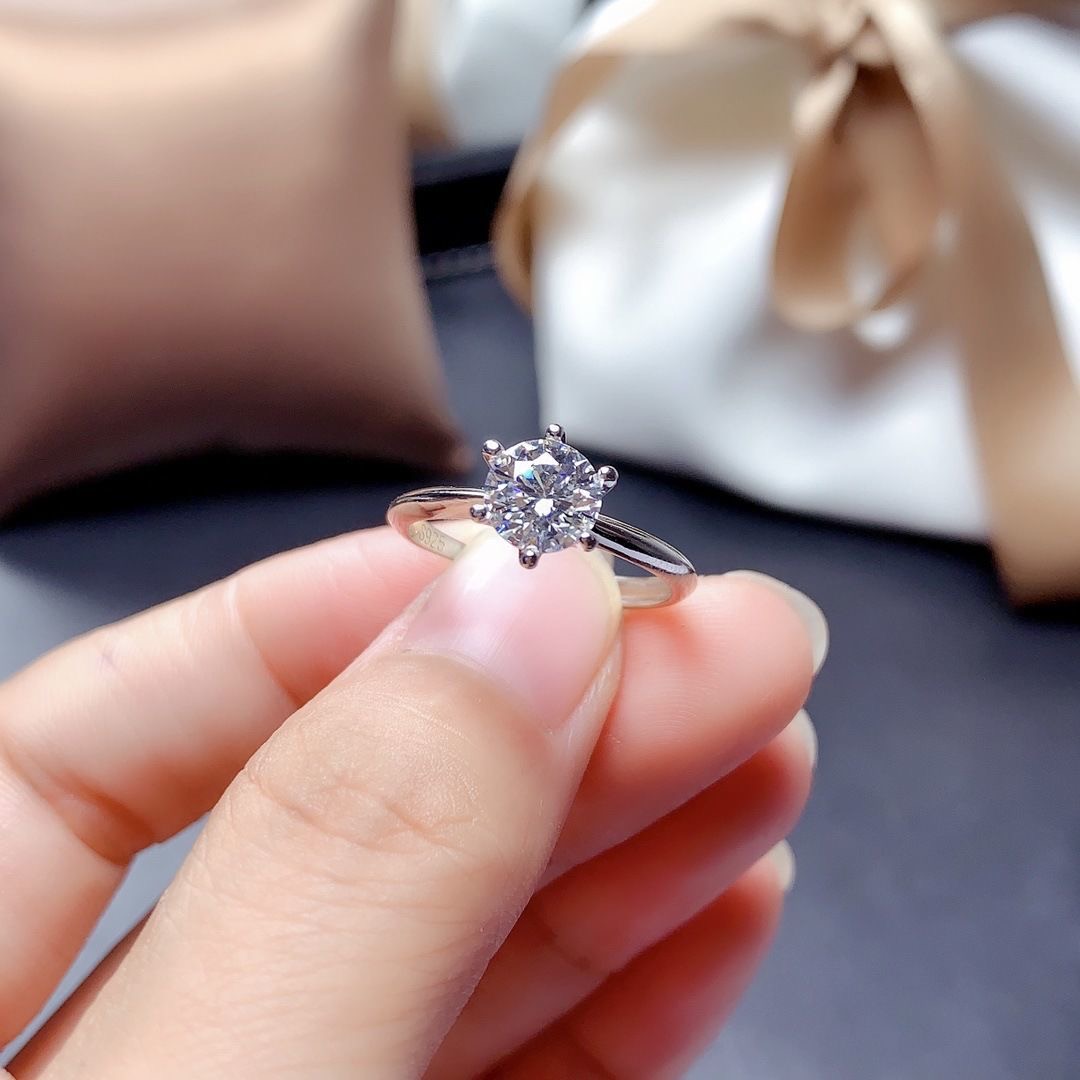 925银莫桑石银制品 【T家六爪】S925纯银订婚光面时尚结婚经典女戒