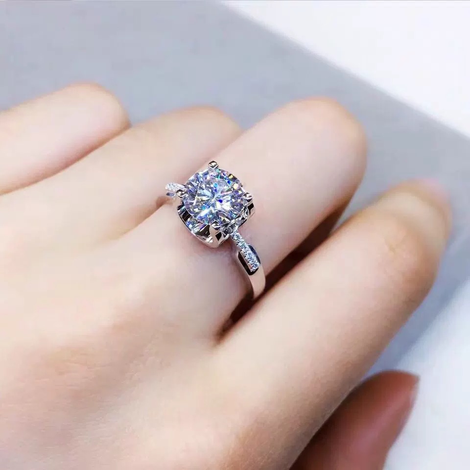 925银莫桑石银制品 【小蛮腰牛头】s925纯银女士结婚订婚光面时尚女
