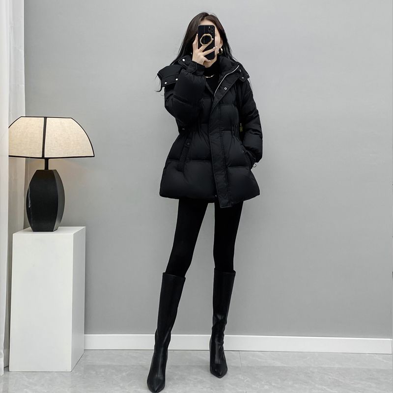 波司澄2023冬季新款黑色连帽收腰羽绒服女韩版气质小个子短款白鸭