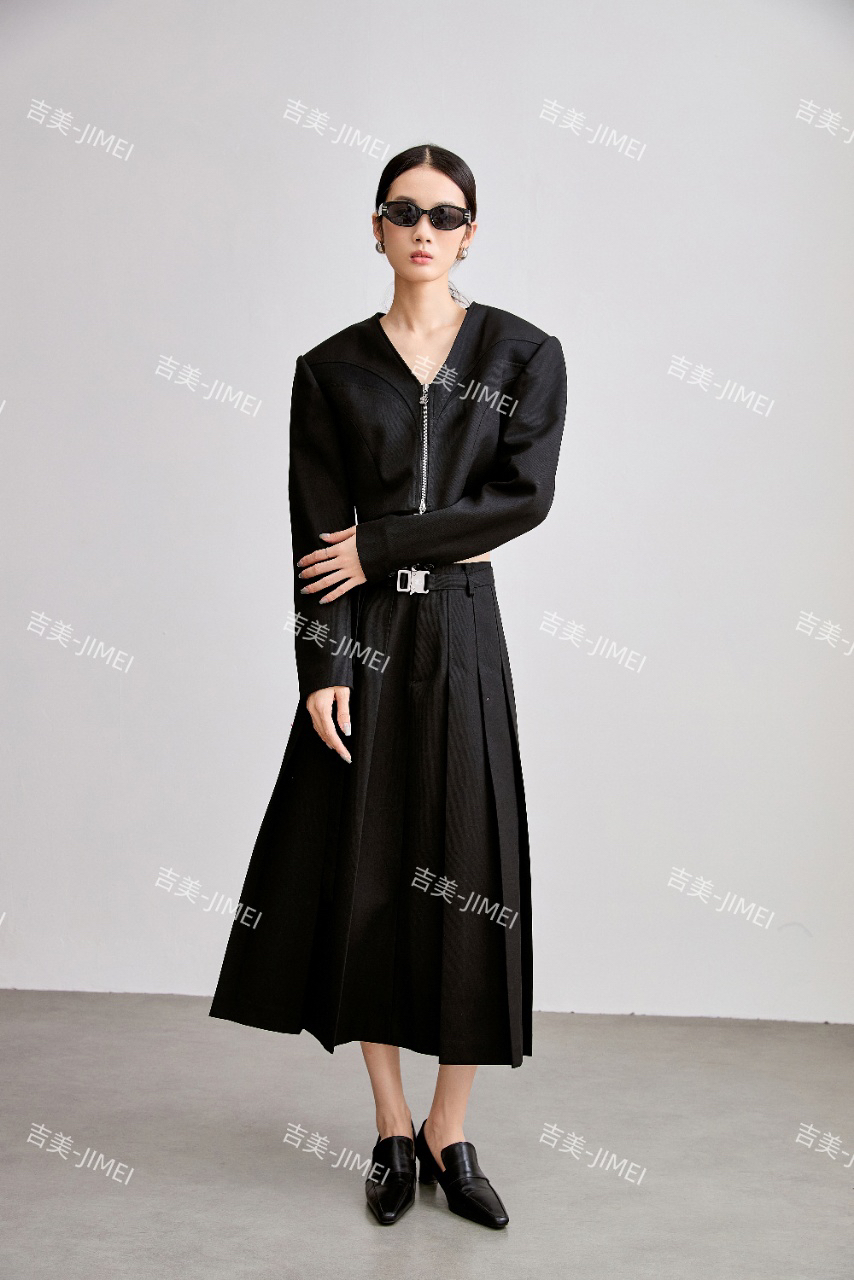 吉美•深圳女早秋新款设计款西服