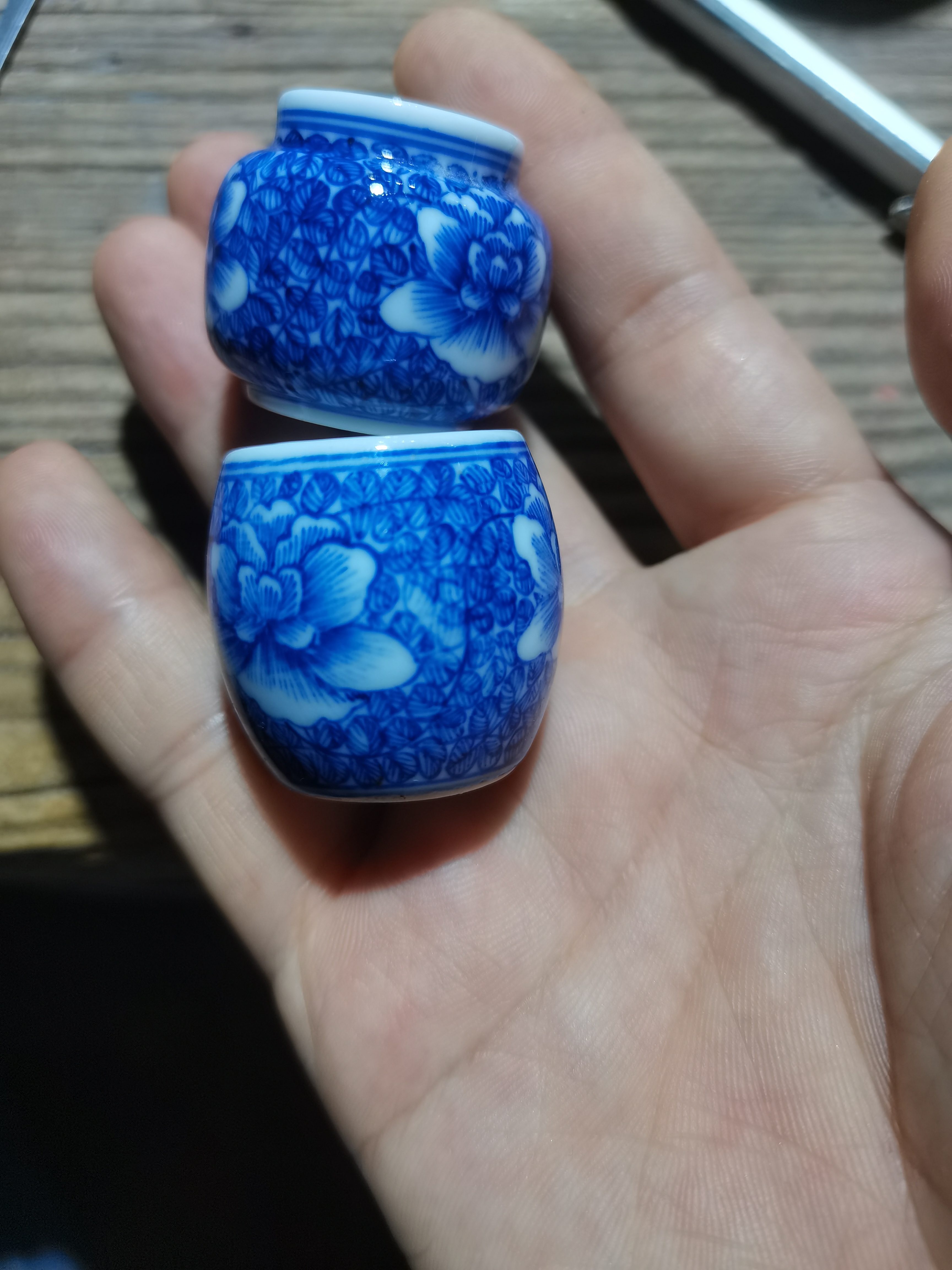 青花鸟食罐两只一只内有矿点