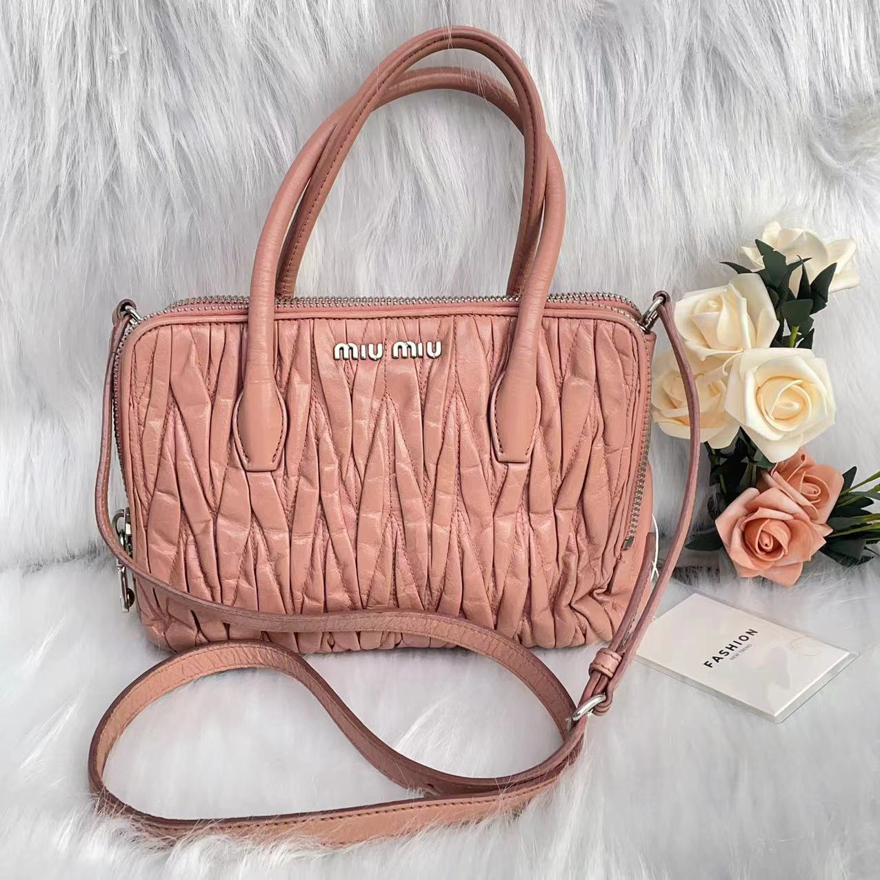 95新 MIU MIU/缪缪 MIUMIU缪缪褶皱小羊皮手提斜挎包 K02406