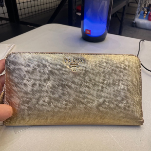 95新 Prada/普拉达 普拉达金色钱包k02332