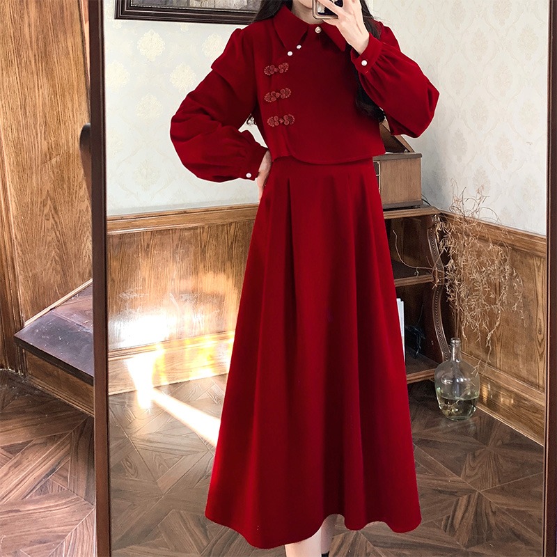 红色丝绒连衣裙女秋冬大码胖MM设计感显瘦敬酒订婚加厚假两件长裙