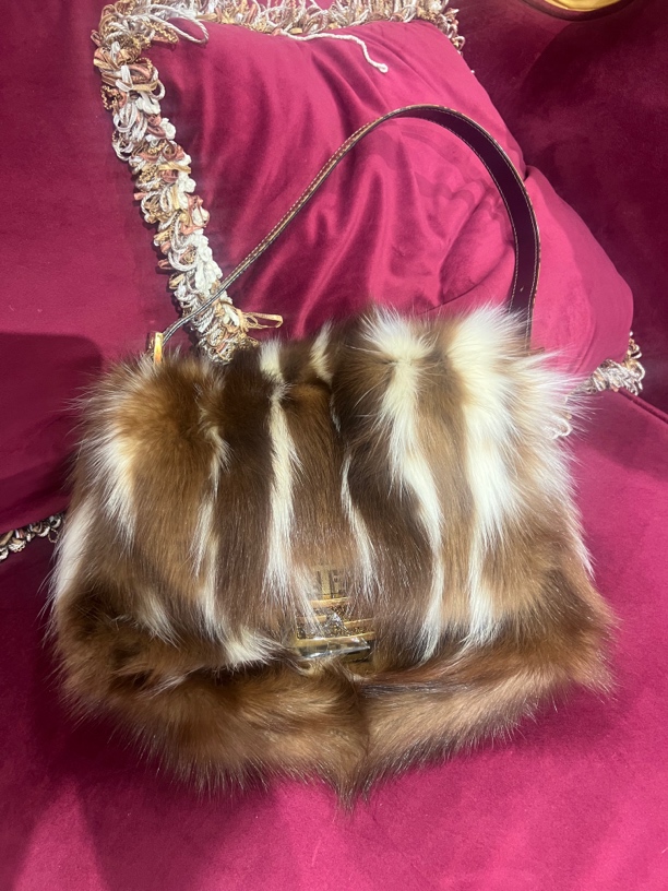 95新 FENDI/芬迪 fendi臭臭星空扣大法棍单肩包