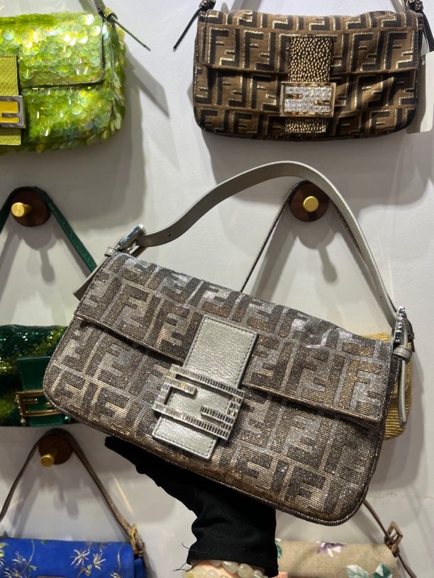 95新 FENDI/芬迪 fendi银葱老花钻扣法棍单肩包