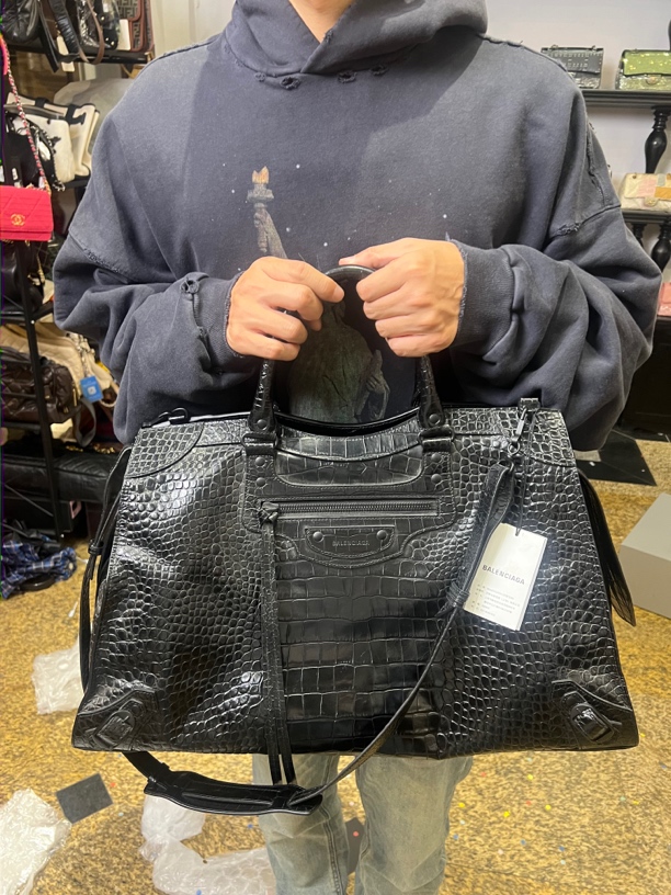 99新 Balenciaga/巴黎世家 巴黎世家xxl机场单肩斜挎包，尾款链接