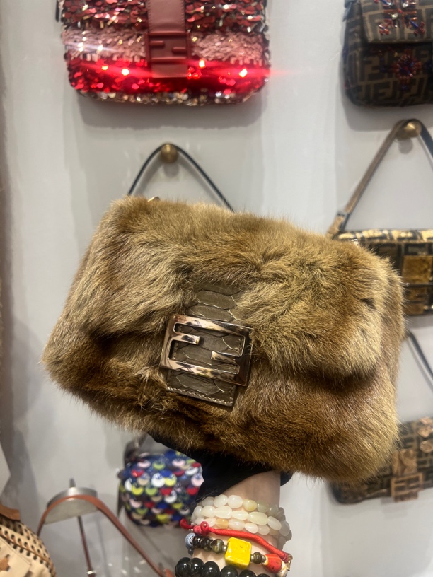 95新 FENDI/芬迪 fendi浣浣小胖丁肯豆同款法棍