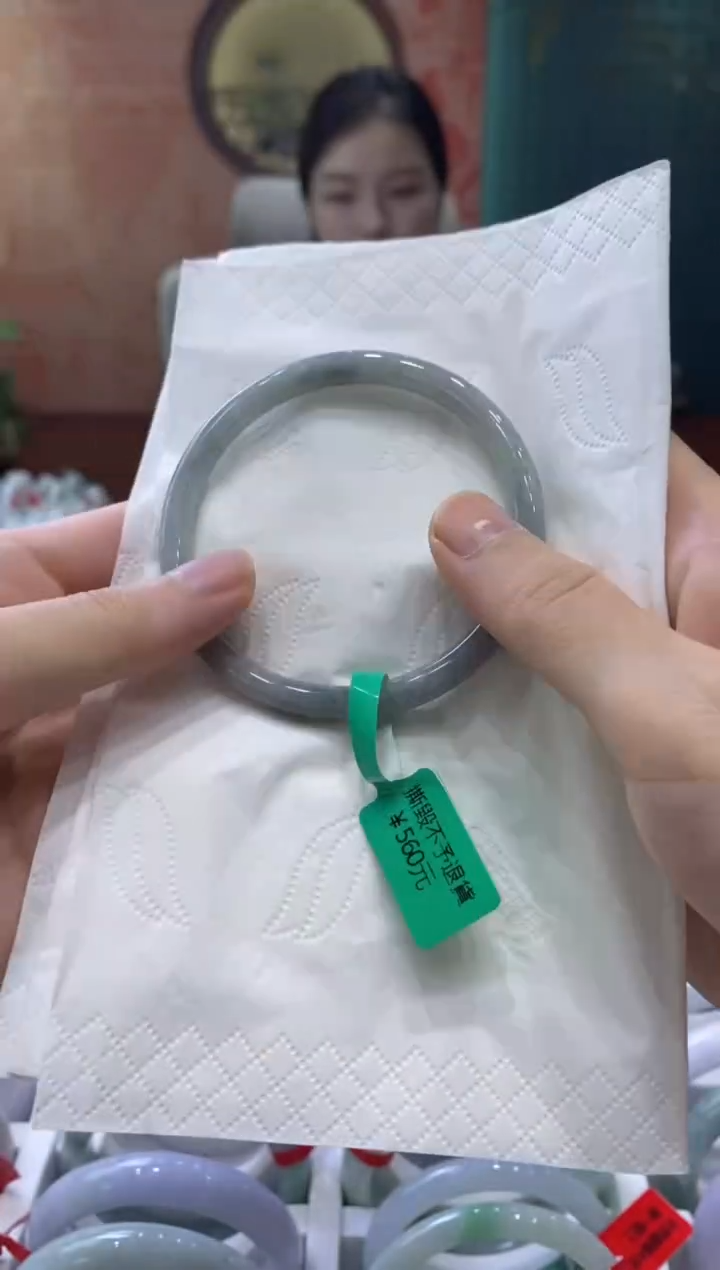 【闪购商品】翡翠手镯未镶嵌多人06773