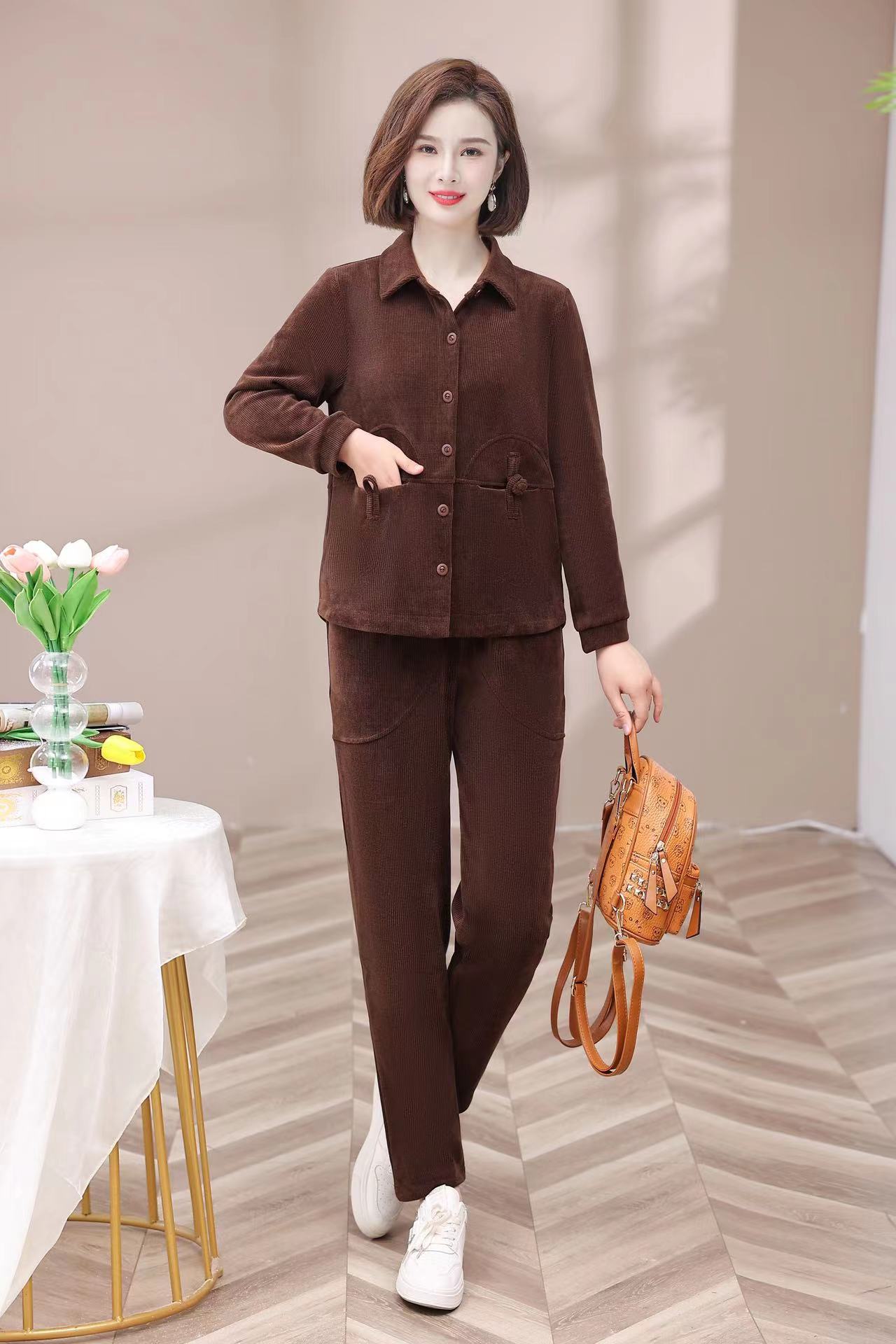 春秋中老年时尚气质宽松减龄休闲百搭女士翻领妈妈显瘦百搭套装