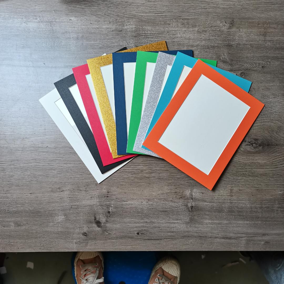 儿童长方形简易卡纸相框画框8开4开A3等多种尺寸和颜色，5个装。