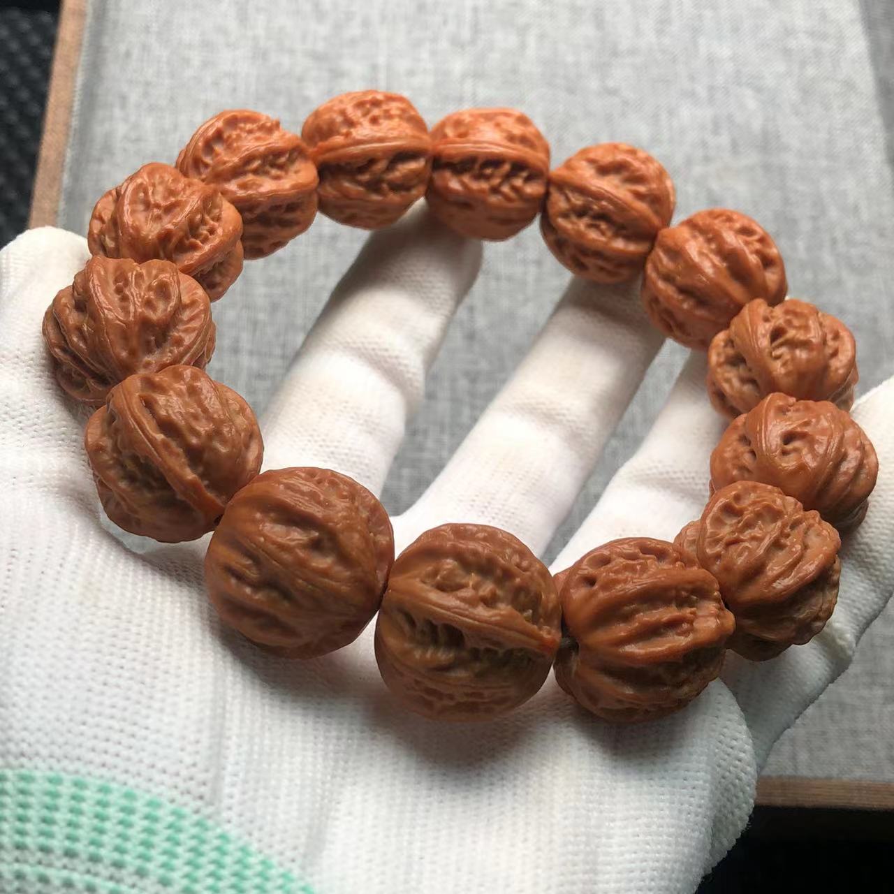 树王龙脊京八棱文玩核桃手串21左右尺寸