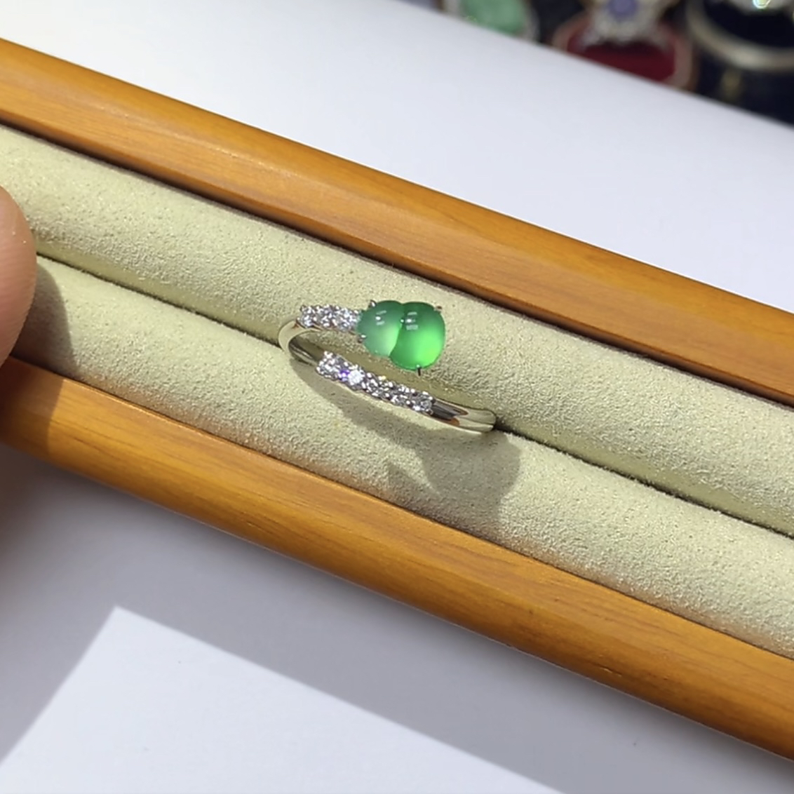 缅甸天然a货翡翠正冰起光阳绿葫芦戒指
