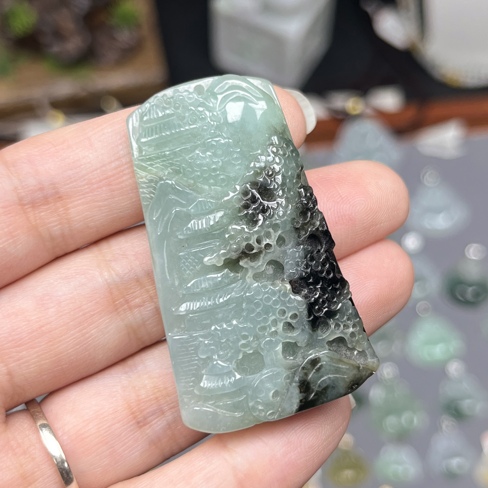 于于珠宝-天然A货缅甸翡翠山水牌玉石吊坠尺寸：47.5×28.4×11.1mm