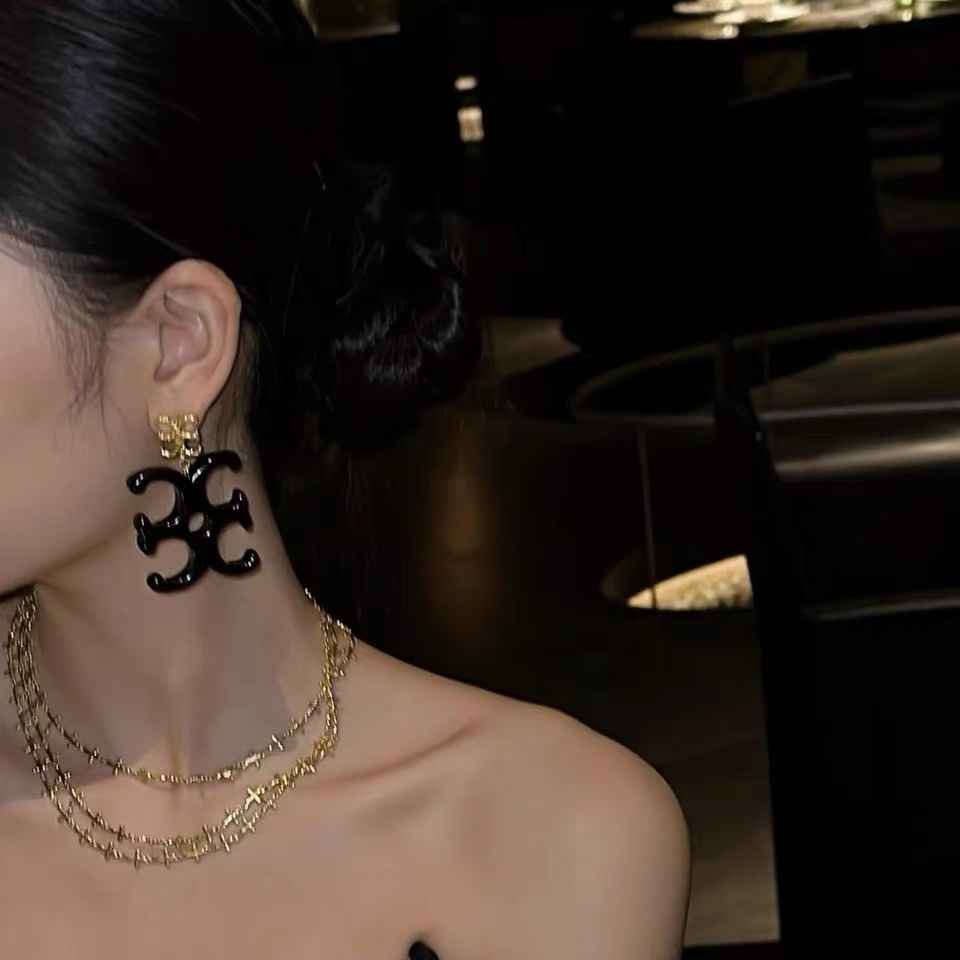 非金属树脂耳饰 小众设计圆心女coc同款树脂大logo耳坠银耳针耳环