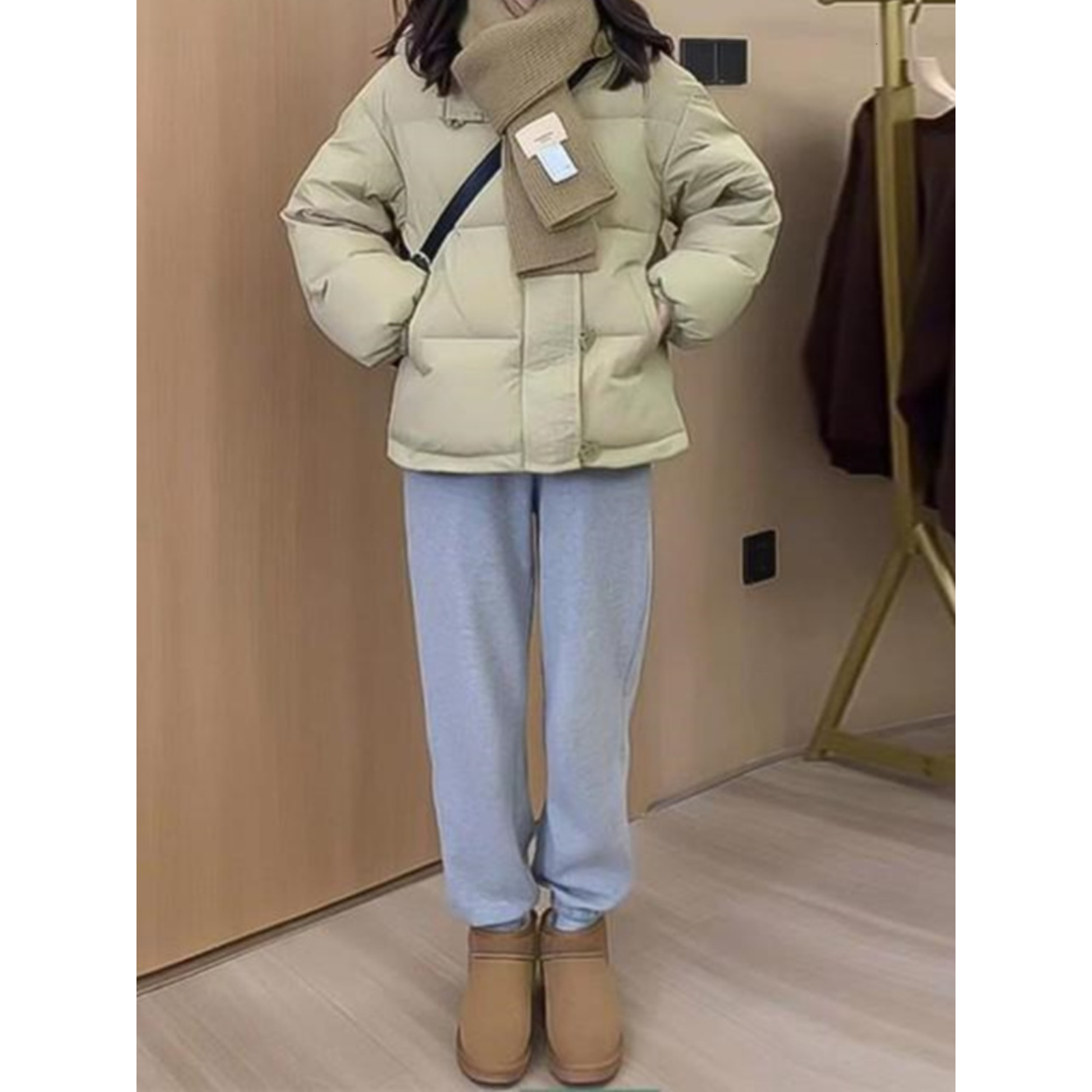 鸿星尔克领跑短款羽绒服女2023年新款小个子白鸭绒高级感宽松韩版