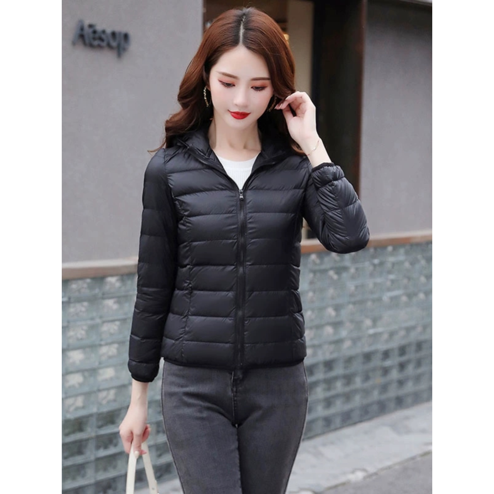 鸿星尔克领跑轻薄羽绒服女短款连帽秋冬立领轻便修身薄款大码外套