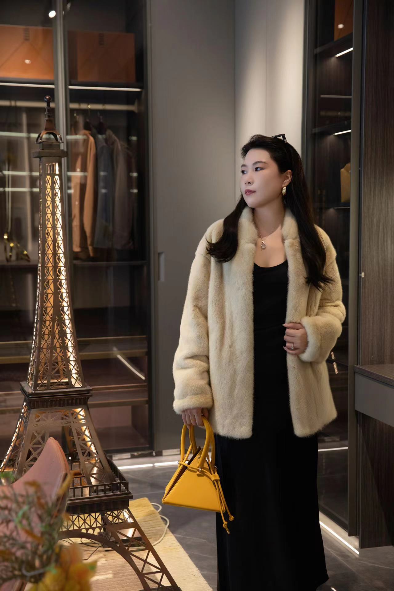 2024年冬季天鹅绒立领时尚百搭整貂皮草外套D-3