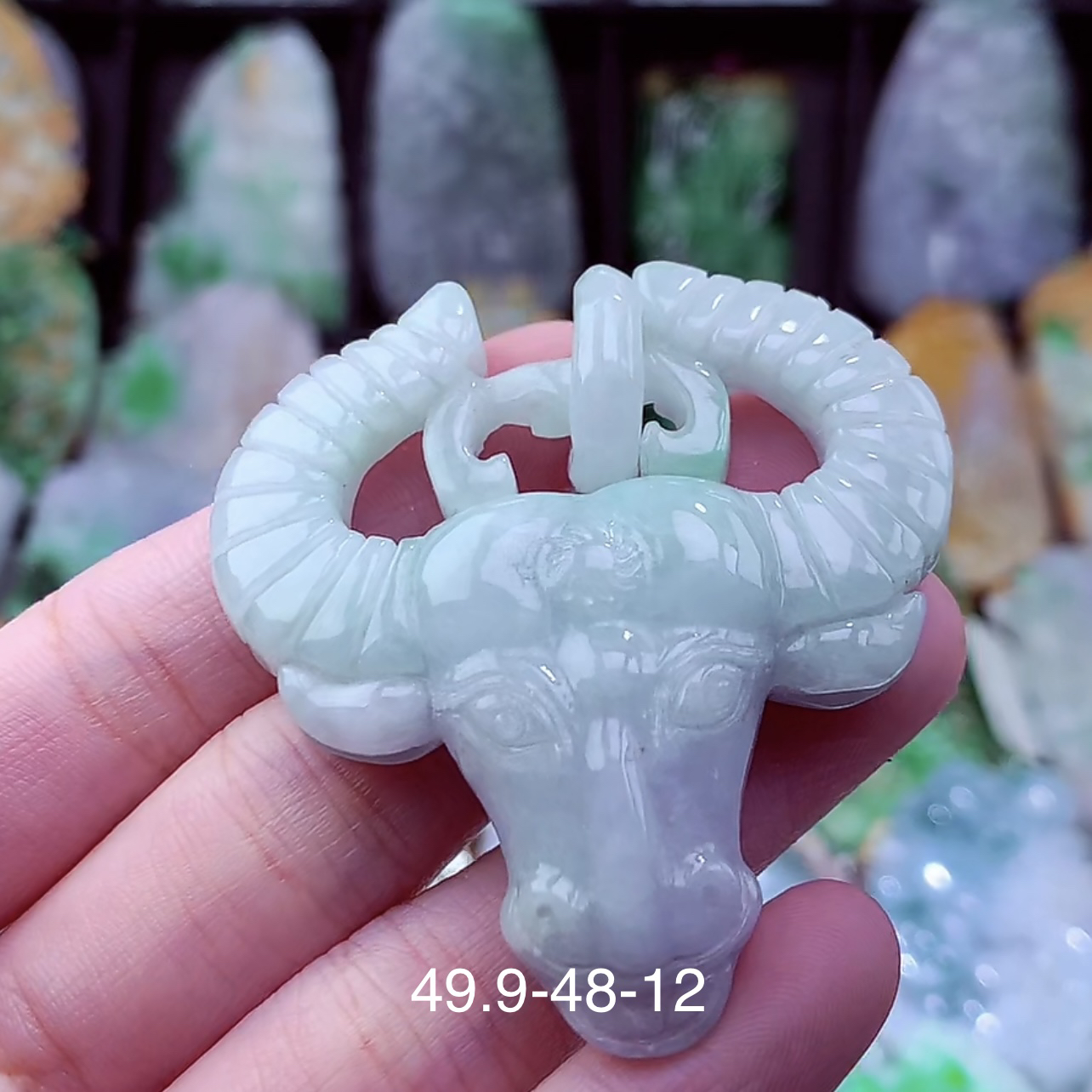 天然A货翡翠牛气冲天吊坠