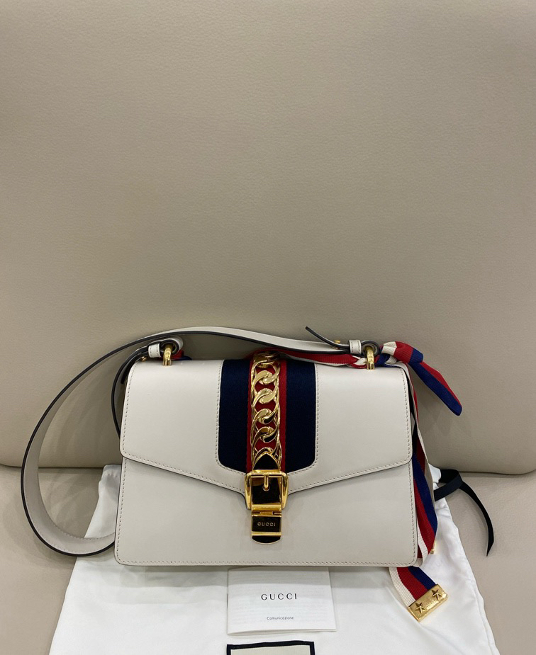 99新 GUCCI/古驰 Gucci sylvie 中号 白色 嘎嘎新只背过几次 