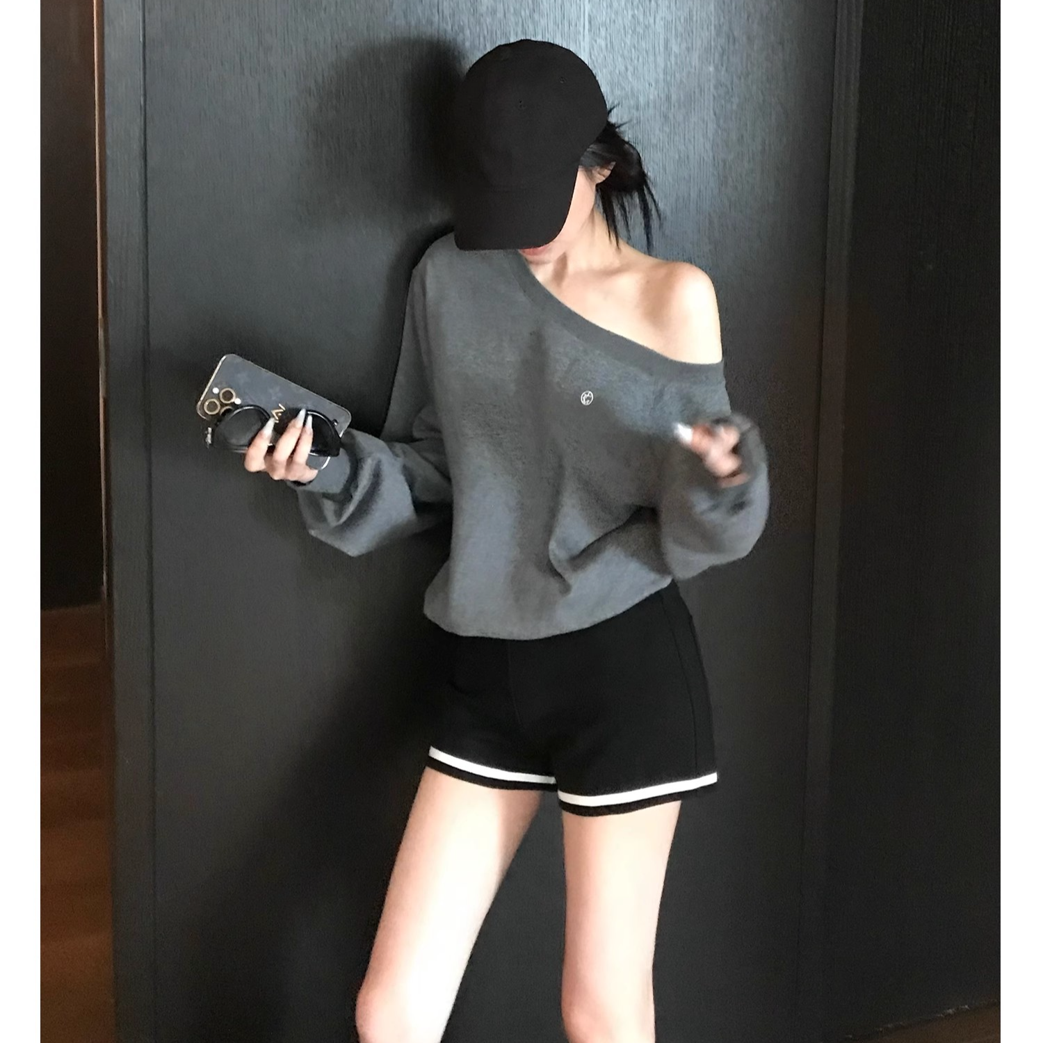 【露思同款】斜肩露肩小标宽松套头卫衣长袖慵懒松弛感上衣女夏秋