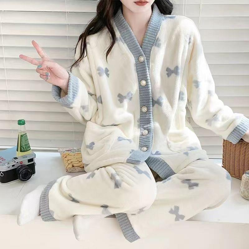 睡衣女秋冬长袖女款保暖法兰绒大码宽松珊瑚绒两件套