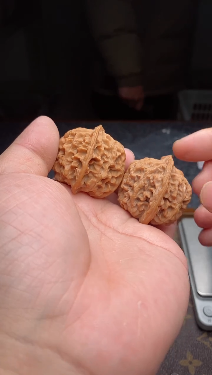 【闪购商品】桃核把件b101号42尺苹果园