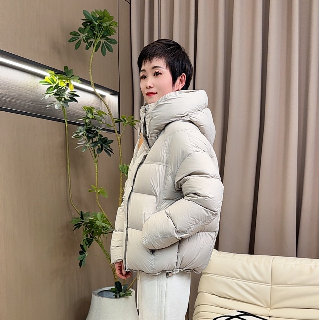 妮子严选“又轻又软”显瘦百搭连帽羽绒服88W21