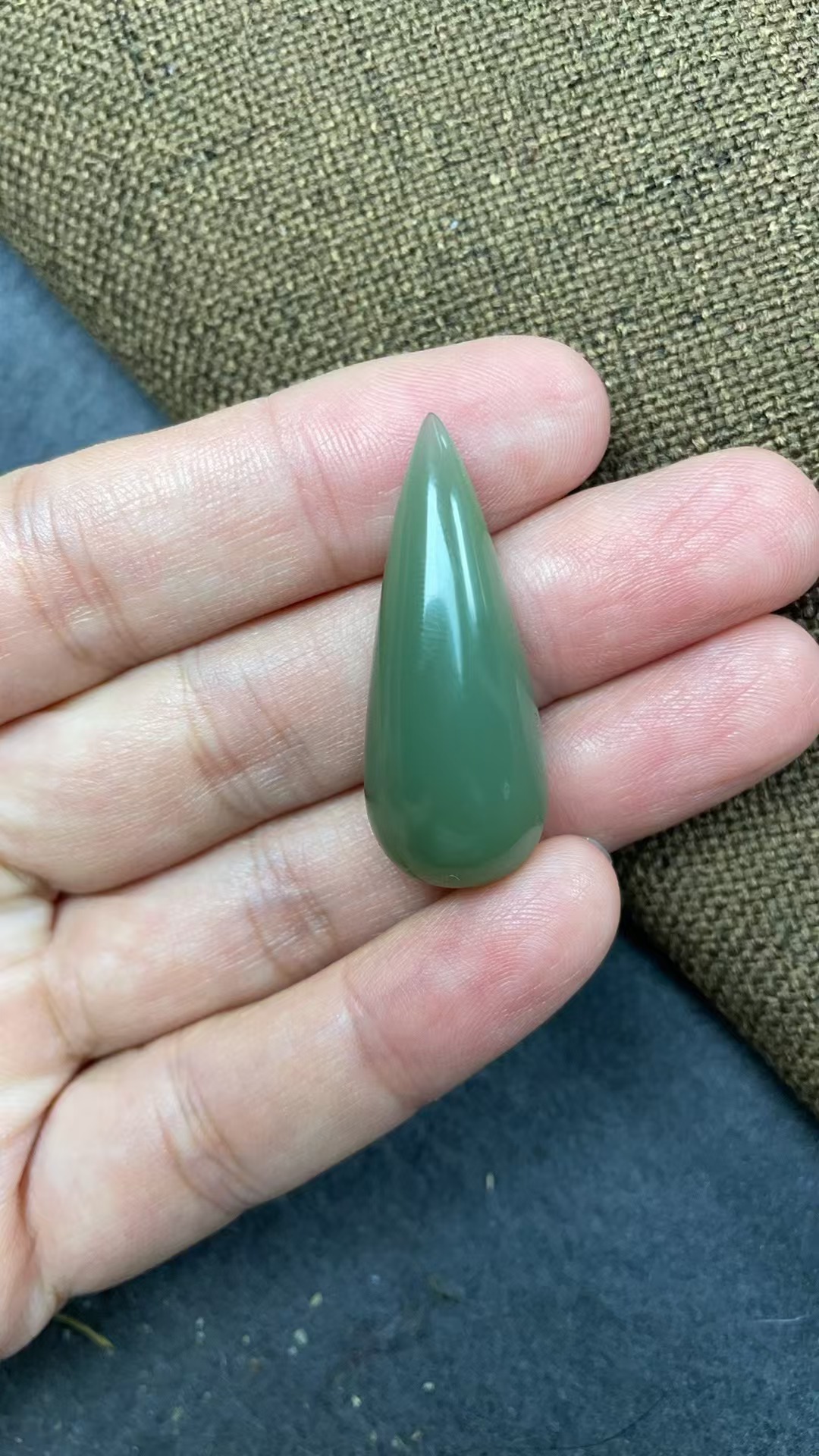 高品质和田玉碧玉粉青水滴，包金品质，过眼过灯无包容完和美，