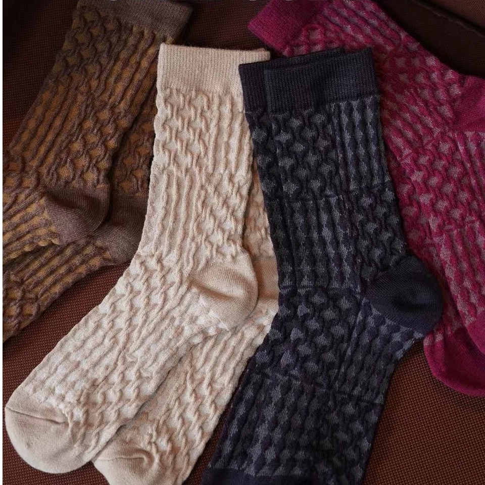 格纹女款柔软中筒袜纯色立体