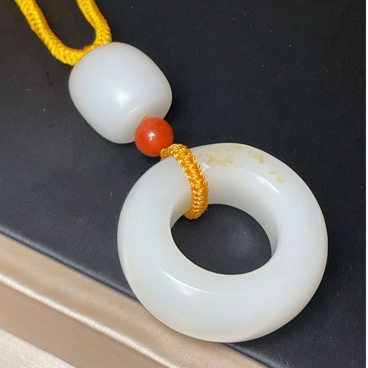 和田羊脂玉扳指把件