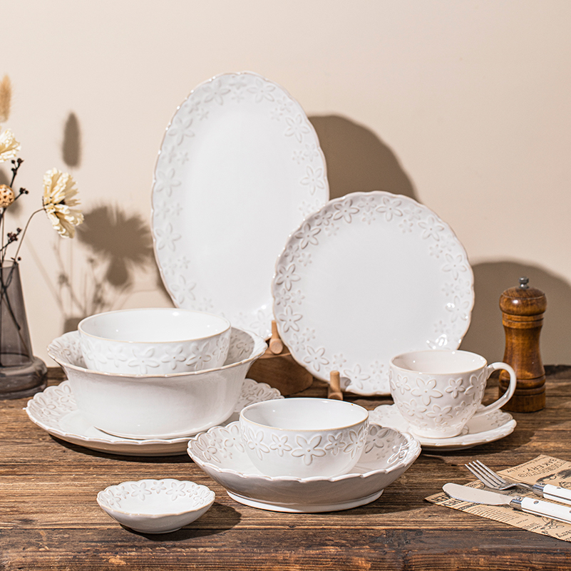 新疆包邮繁花复古浮雕中式盘子陶瓷餐具家用花边陶瓷碗碟盘碗盘