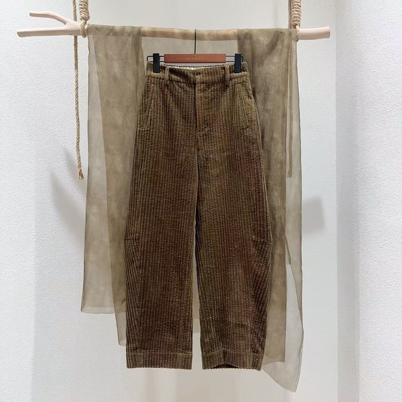 经典百搭文艺灯芯绒显瘦条绒O型裤女P188431