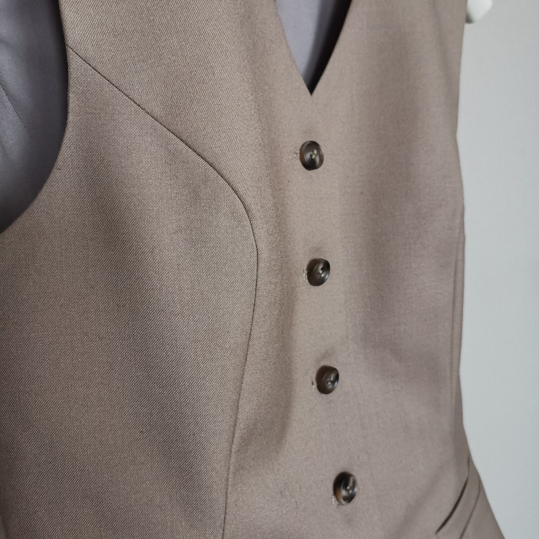 原创设计 立体剪裁V领 时尚气质无袖潮流休闲 黑色咖色复古马甲