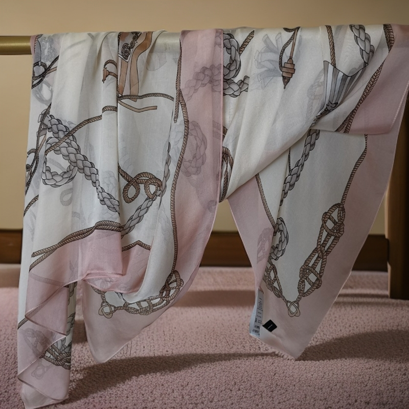 折扣 手工印花超薄6.5姆米女士淡雅时尚桑蚕丝方巾  108*108CM