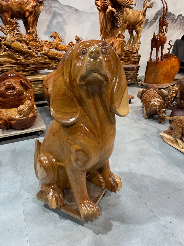 香樟木手工雕刻狗狗摆件