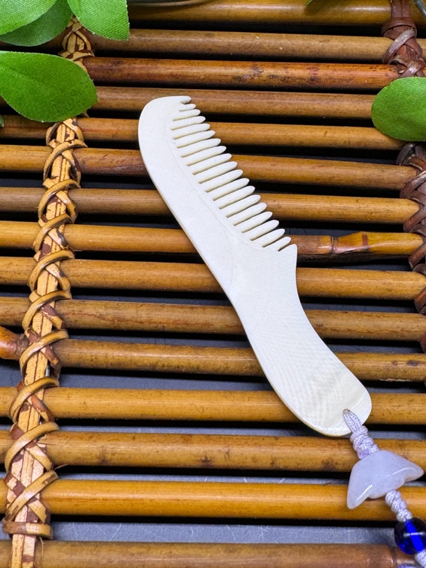 【禹宏甄选】YH704-1天然猛犸牙白冰润梳子一梳百顺84*19