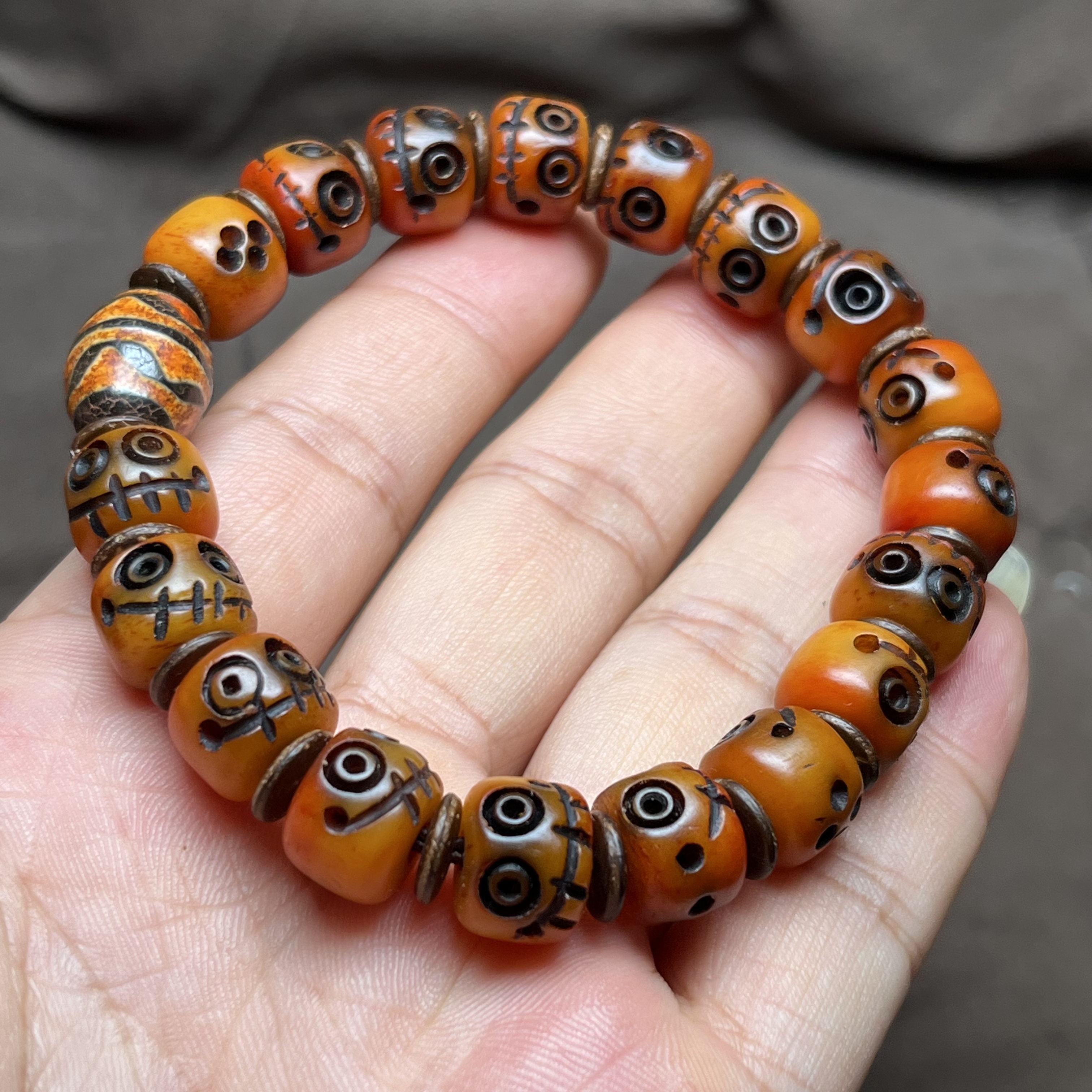 驼骨头雕刻阿呆手串卡12mm