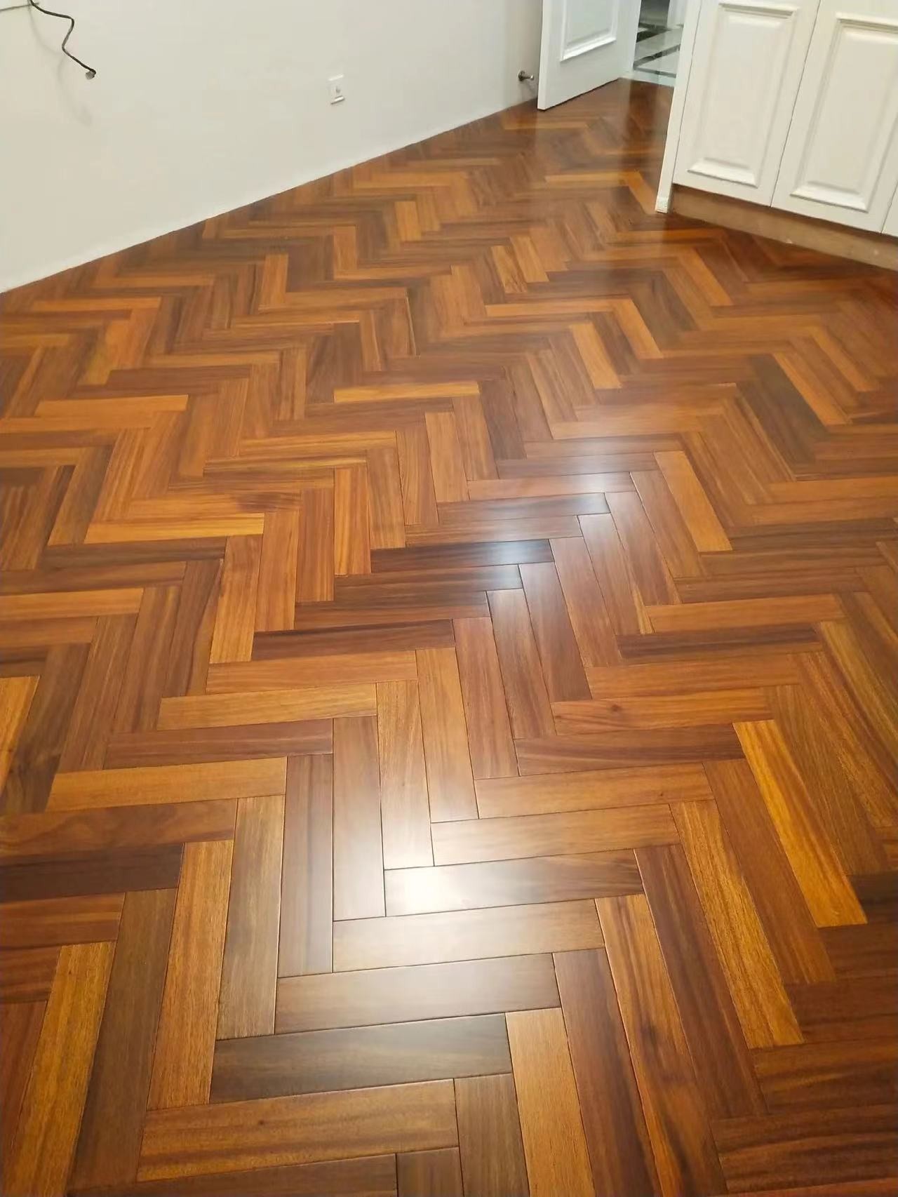 圆盘豆人字拼纯实木地板地热环保ENF