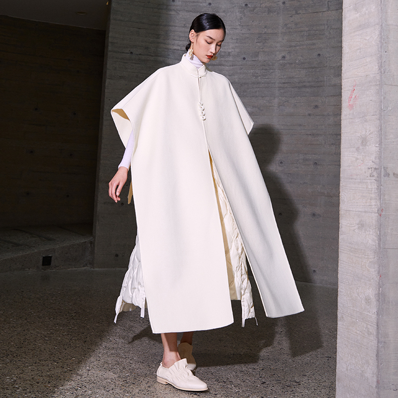 界内界外原创廓形新中式复古前长后短双面呢斗篷大衣J23D702