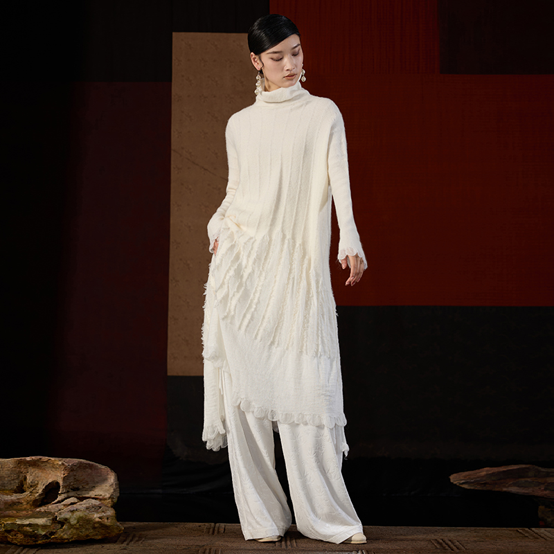 界内界外原创毛边蝙蝠袖高领飘逸加厚保暖长款针织衫毛衣J43Z2050