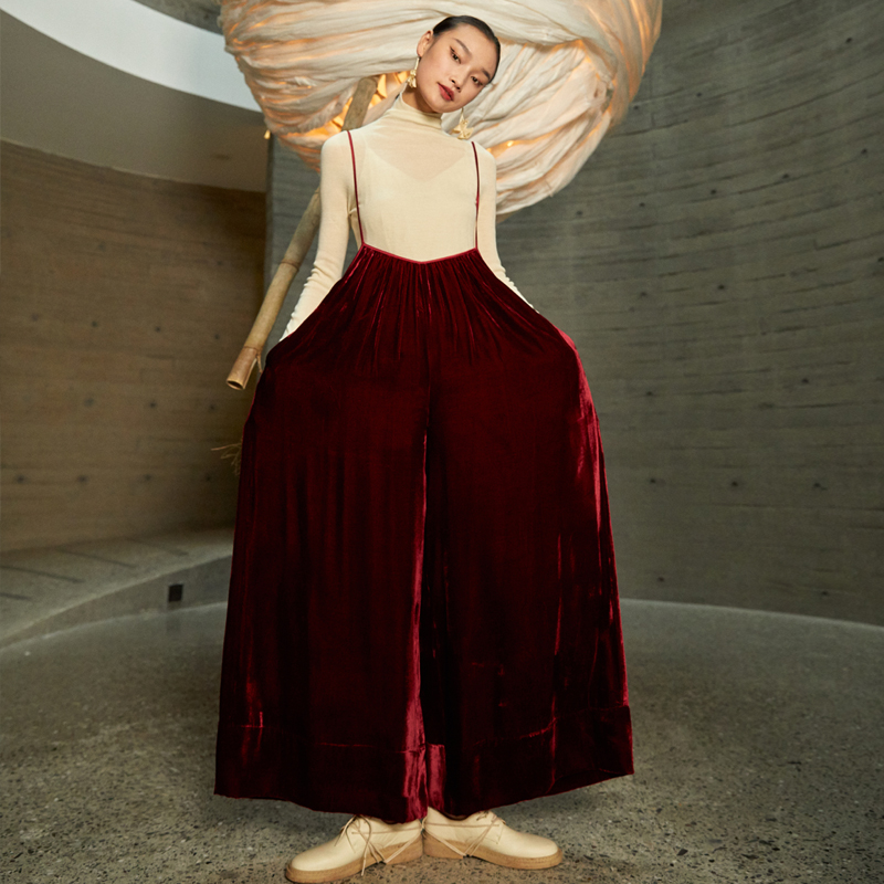 界内界外显瘦复古丝绒休闲时尚背带酒红色阔腿裤九分裤J13K532