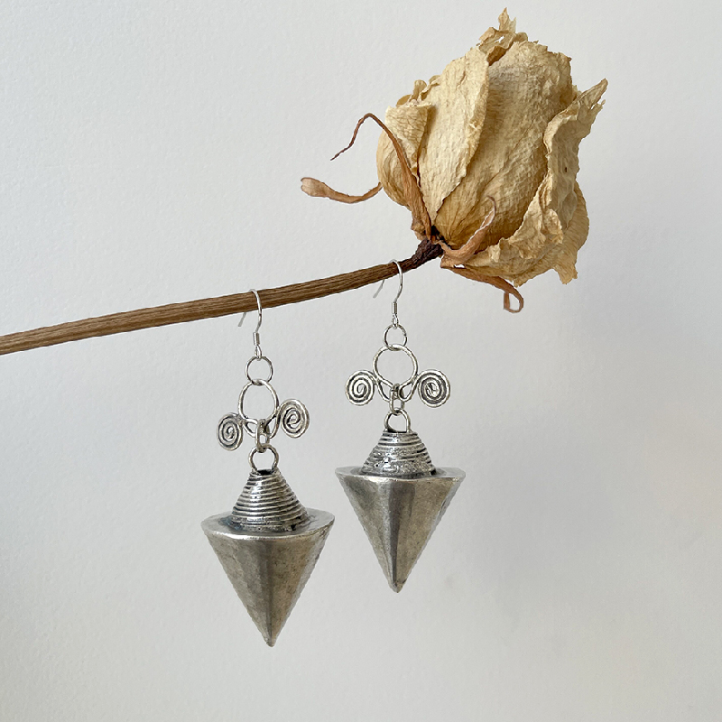 合金无非金属耳饰 界内界外 百搭艺术感锥形耳饰J42P923