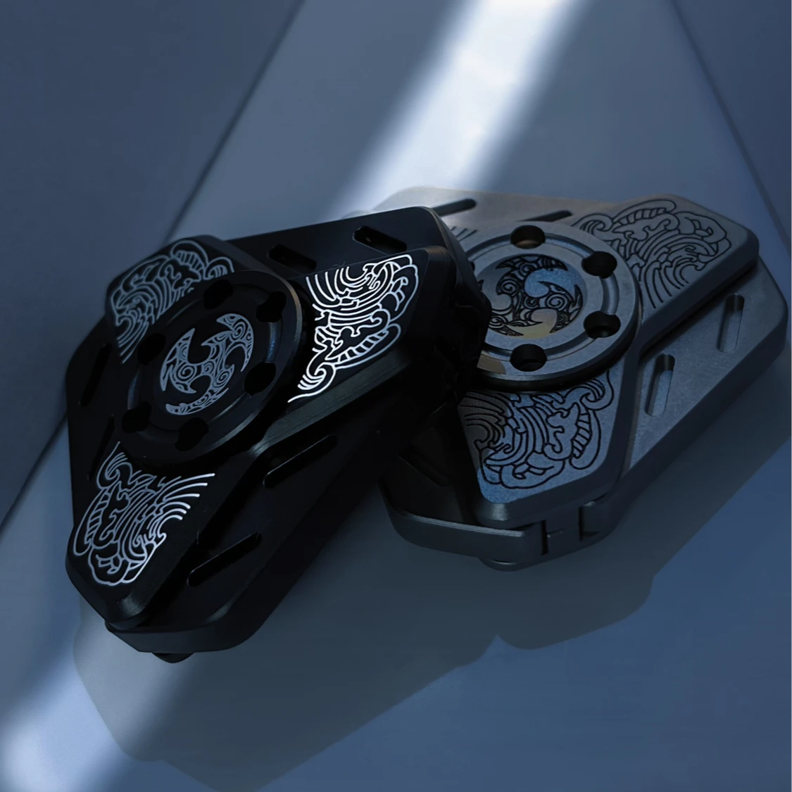 【手里剑】三叶开甲指尖陀螺EDC玩具带夜光槽磁吸开合甲片