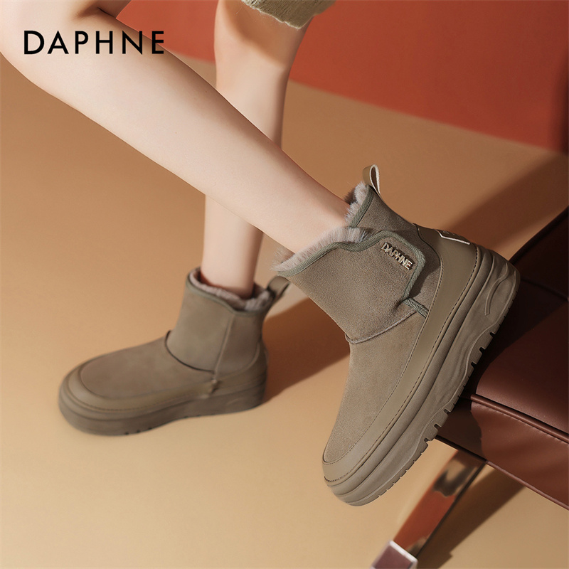 达芙妮2025女士秋冬季百搭复古休闲英伦风厚底短筒保暖时尚雪地靴