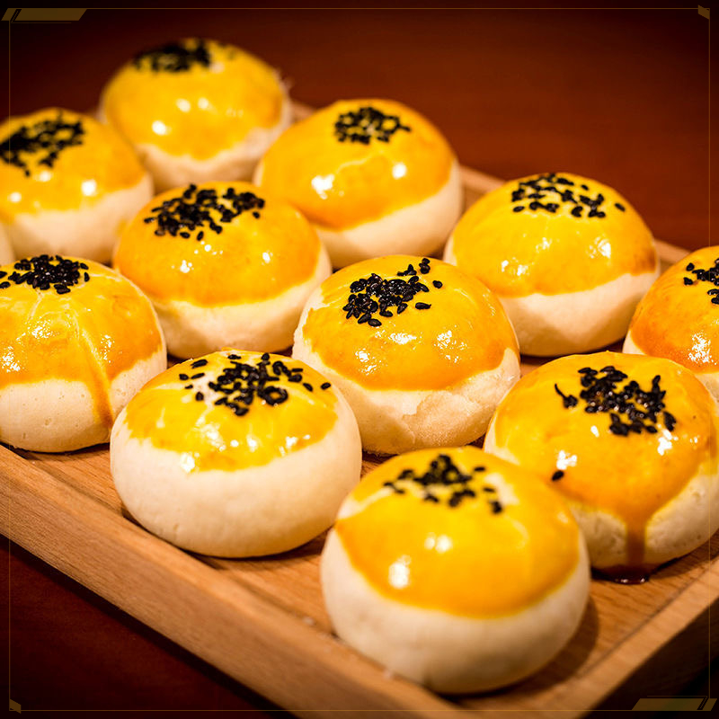 雪媚娘蛋黄酥传统点心饼干甜品网红休闲零食即食糕点酥饼整箱批发