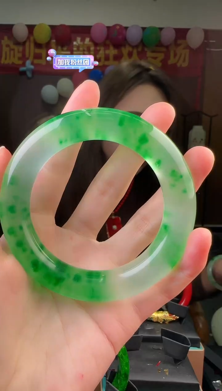 【闪购商品】石英质玉手镯未镶嵌飘花手镯