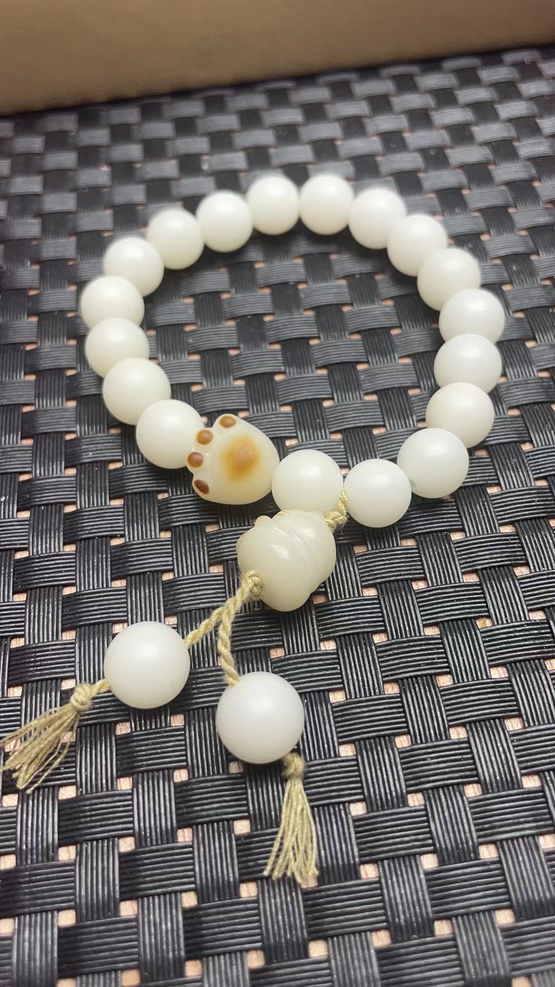 DIY浮力款素手小白猫爪珠珠流苏手链